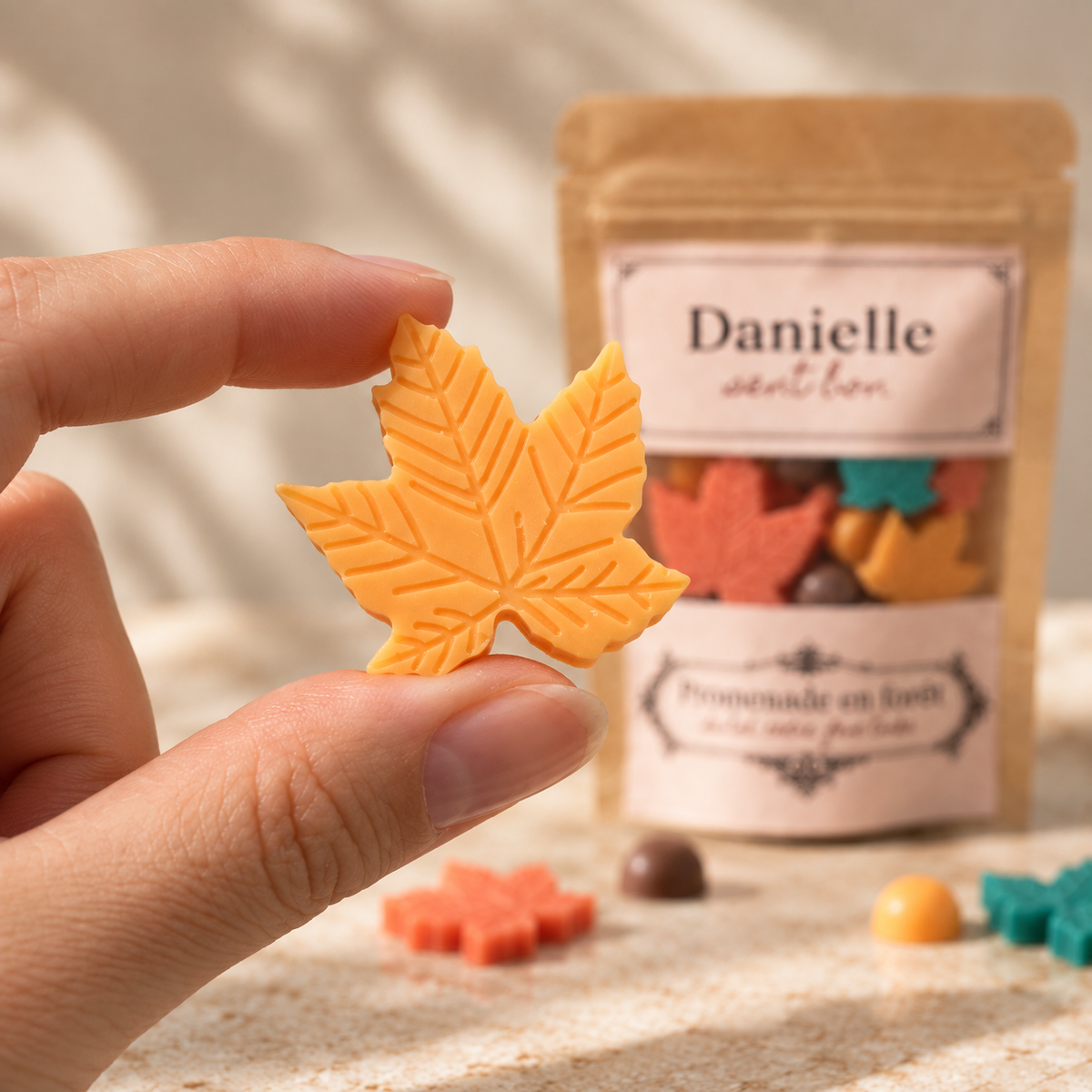 Fondant parfumé Promenade en forêt (santal, cèdre, fève tonka) en forme de feuille d'érable pour brûle-parfum – Danielle sent bon